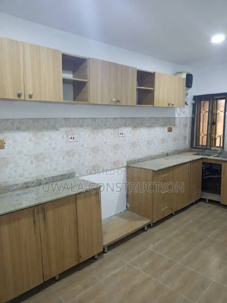 4bdrm Townhouse / Terrace in Gaduwa for rent