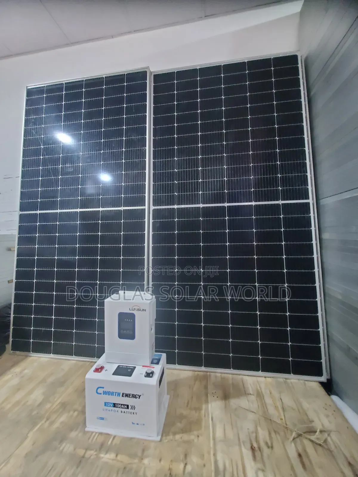 2kw Inverter, 1.3kwh Battery, 2unit 650w Solar Panel All-in-One Solar