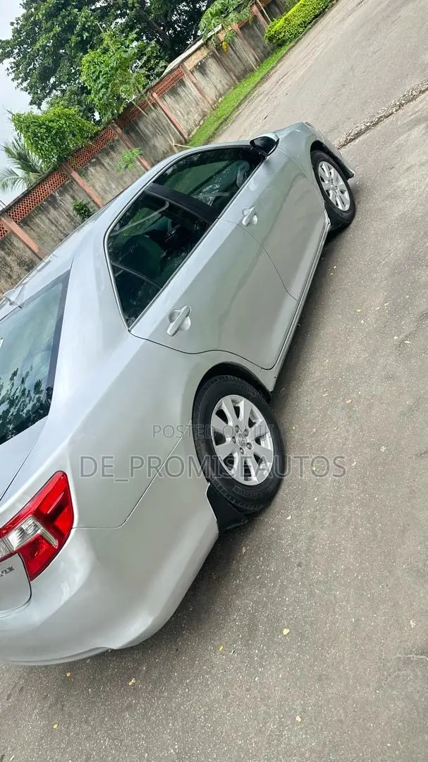 Toyota Camry XLE V6 4dr Sedan (3.5L 6cyl 6A) 2013 Silver