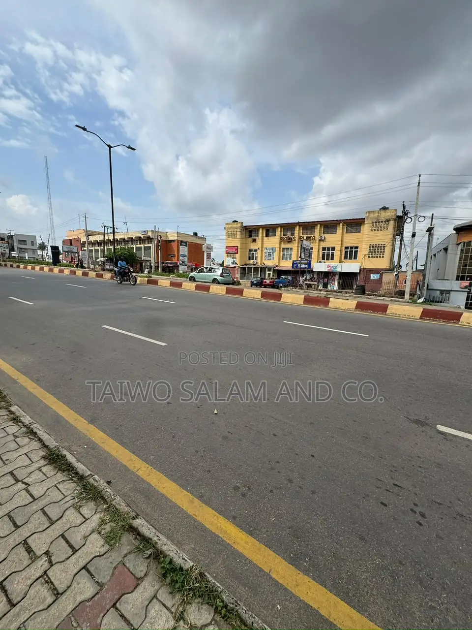 933sqm 2-Floor Commercial Building