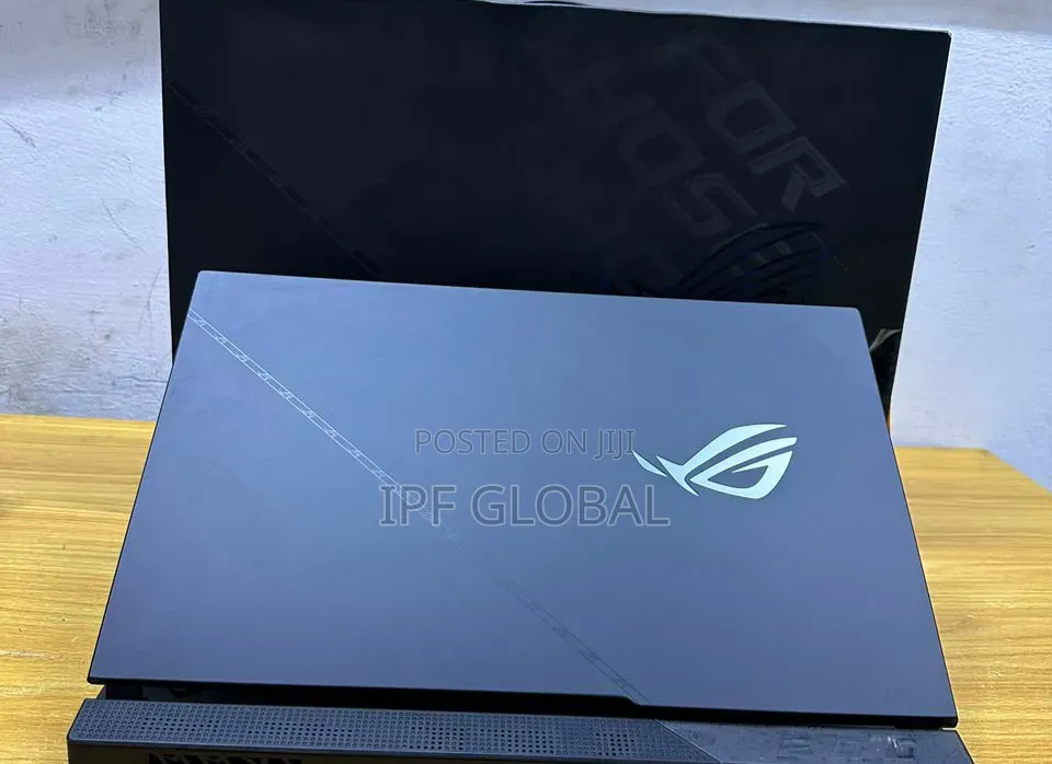 New Laptop Asus ROG Strix SCAR 17 32GB Intel Core i9 SSD 1T