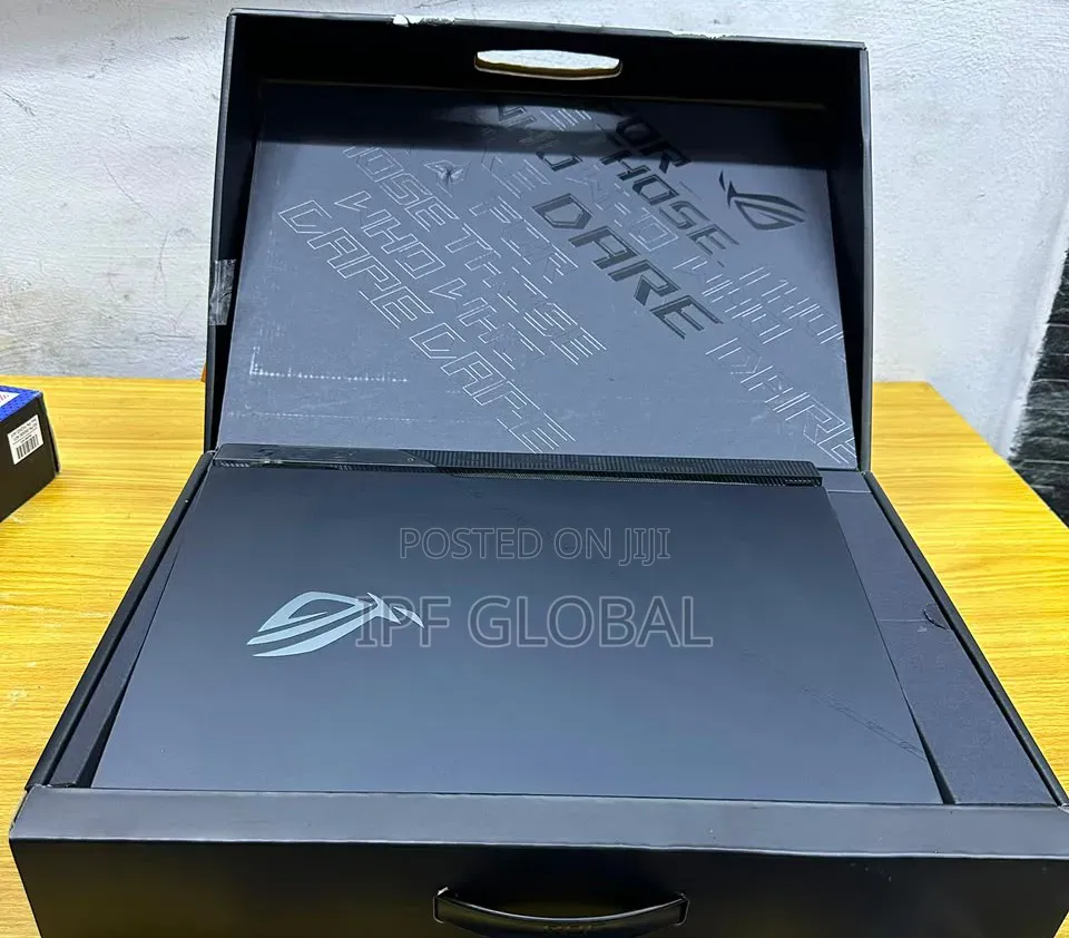 New Laptop Asus ROG Strix SCAR 17 32GB Intel Core i9 SSD 1T