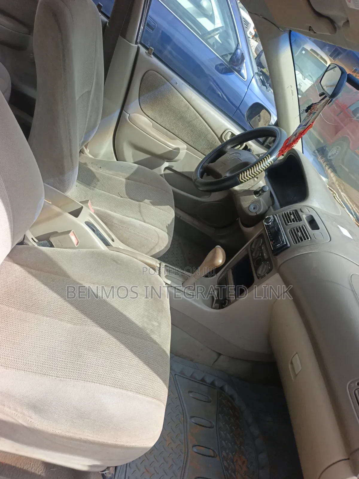 Toyota Corolla 2000 Gold