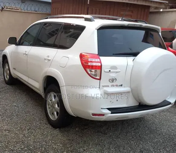 Toyota RAV4 2010 White
