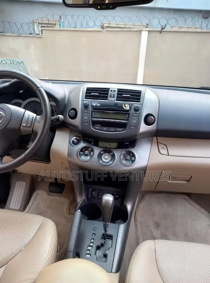 Toyota RAV4 2010 White