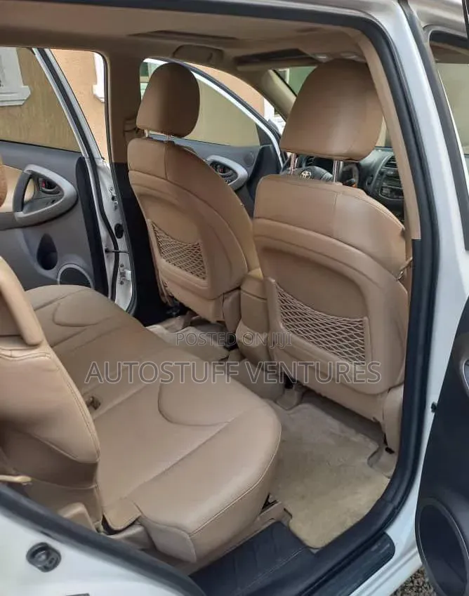 Toyota RAV4 2010 White