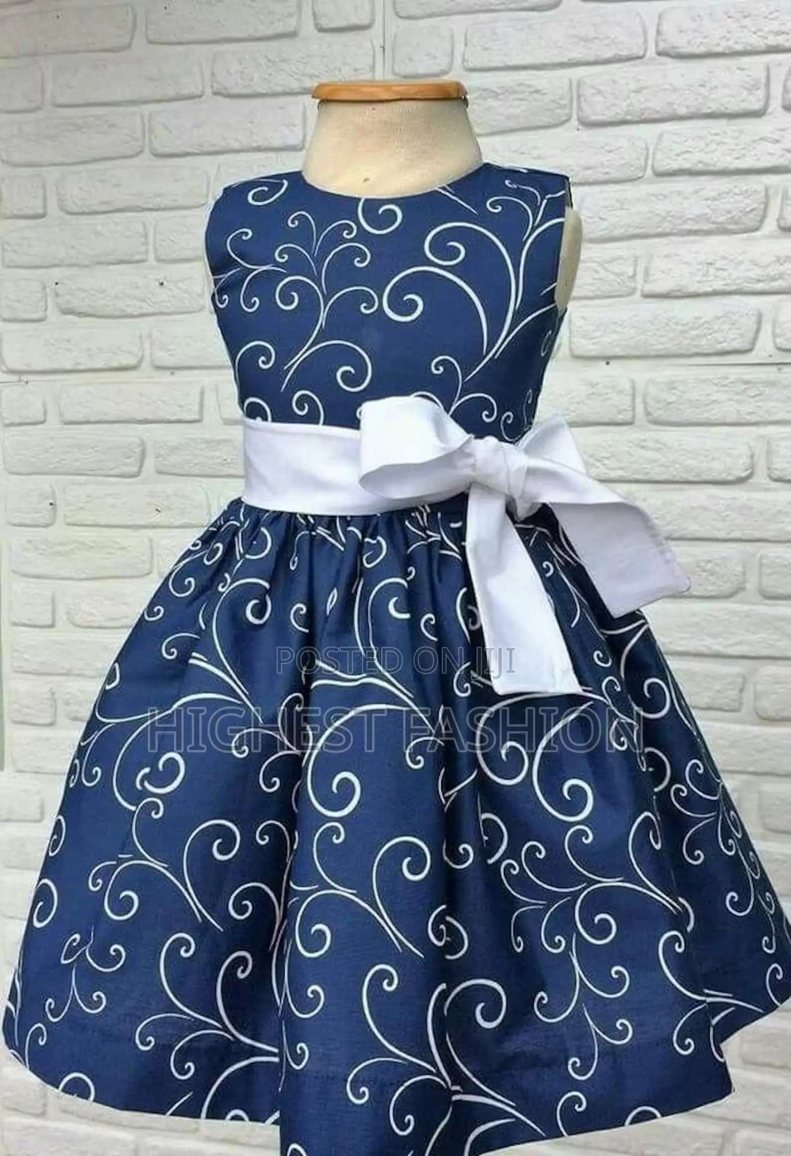 Short Sleeveless Gown for Kid