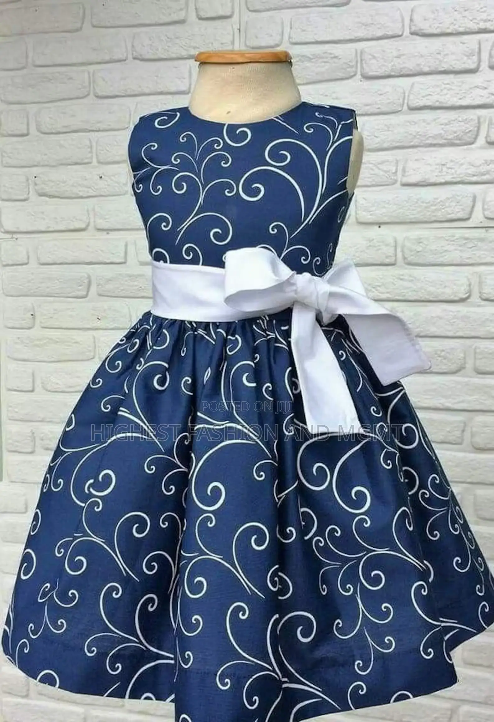 Short Sleeveless Gown for Kid