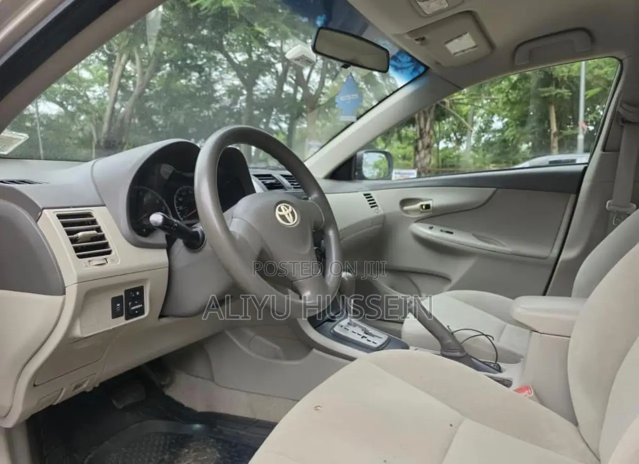 Toyota Corolla 2010 Gold