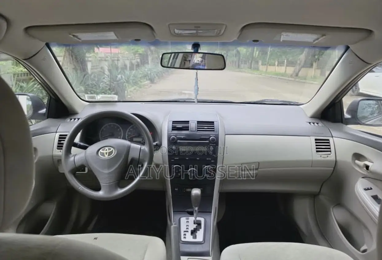 Toyota Corolla 2010 Gold