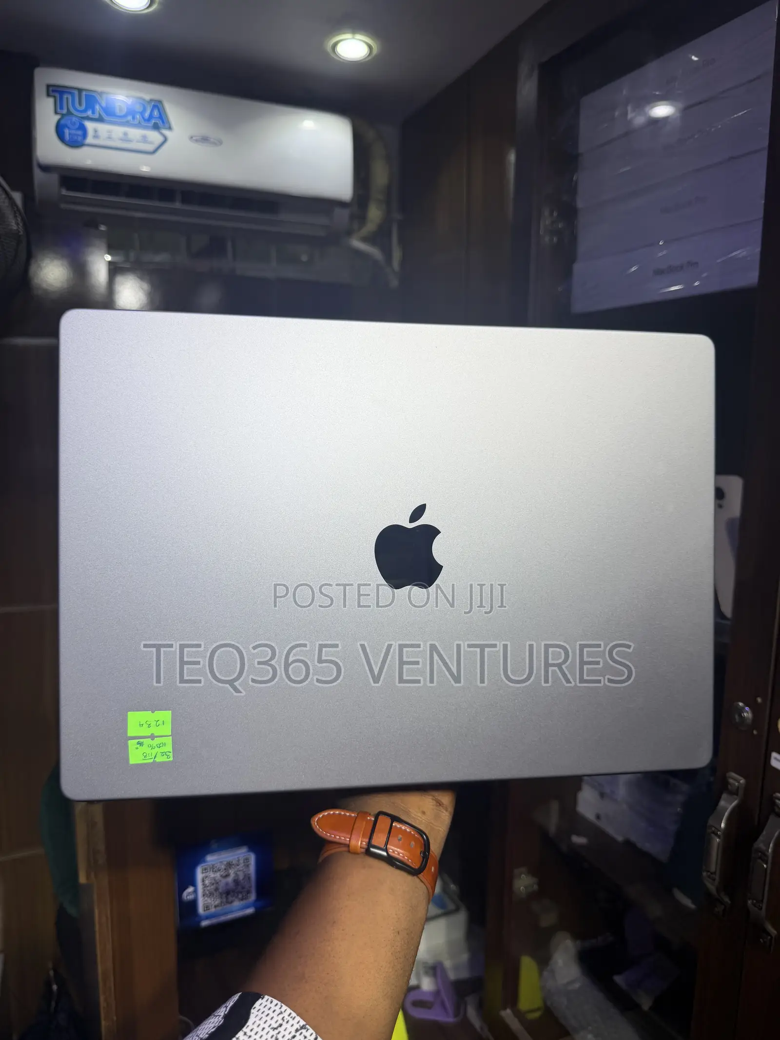 Laptop Apple MacBook Pro 32GB Apple M1 Pro SSD 1T