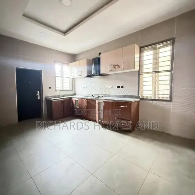 5bdrm Duplex in Ikate for rent