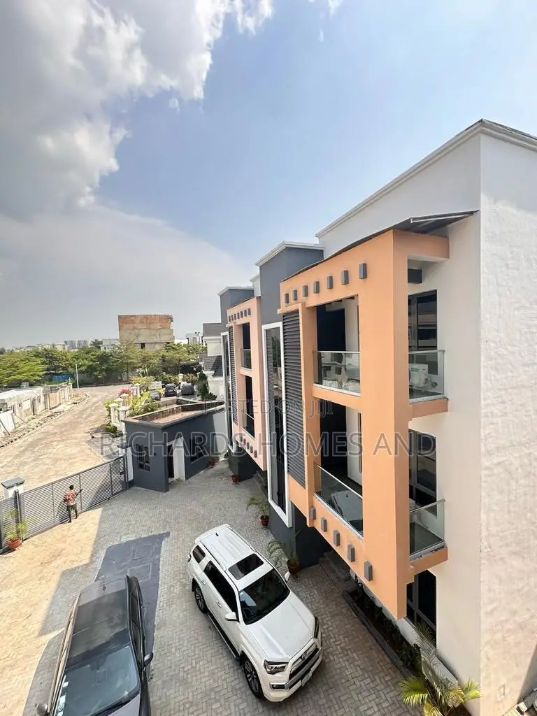 4bdrm Duplex in Banana Island for rent