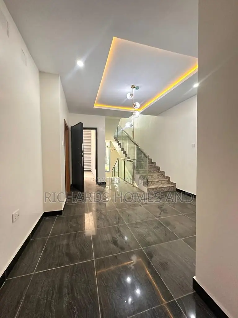 4bdrm Duplex in Banana Island for rent