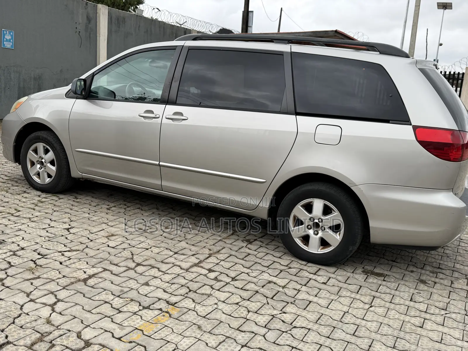 Toyota Sienna LE FWD (3.3L V6 5A) 2004 Silver