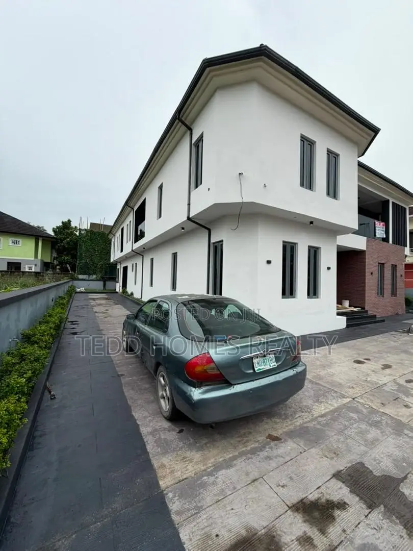 2bdrm Apartment in Royal Garden Estate, Off Lekki-Epe Expressway