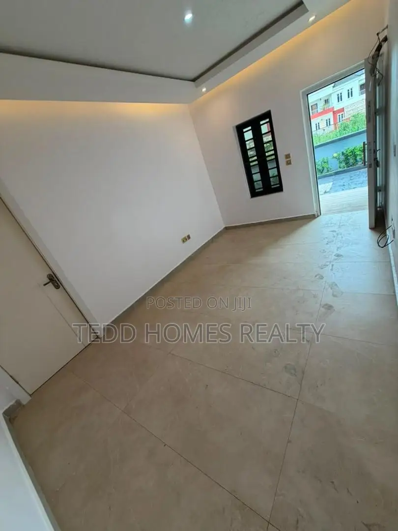 2bdrm Apartment in Royal Garden Estate, Off Lekki-Epe Expressway