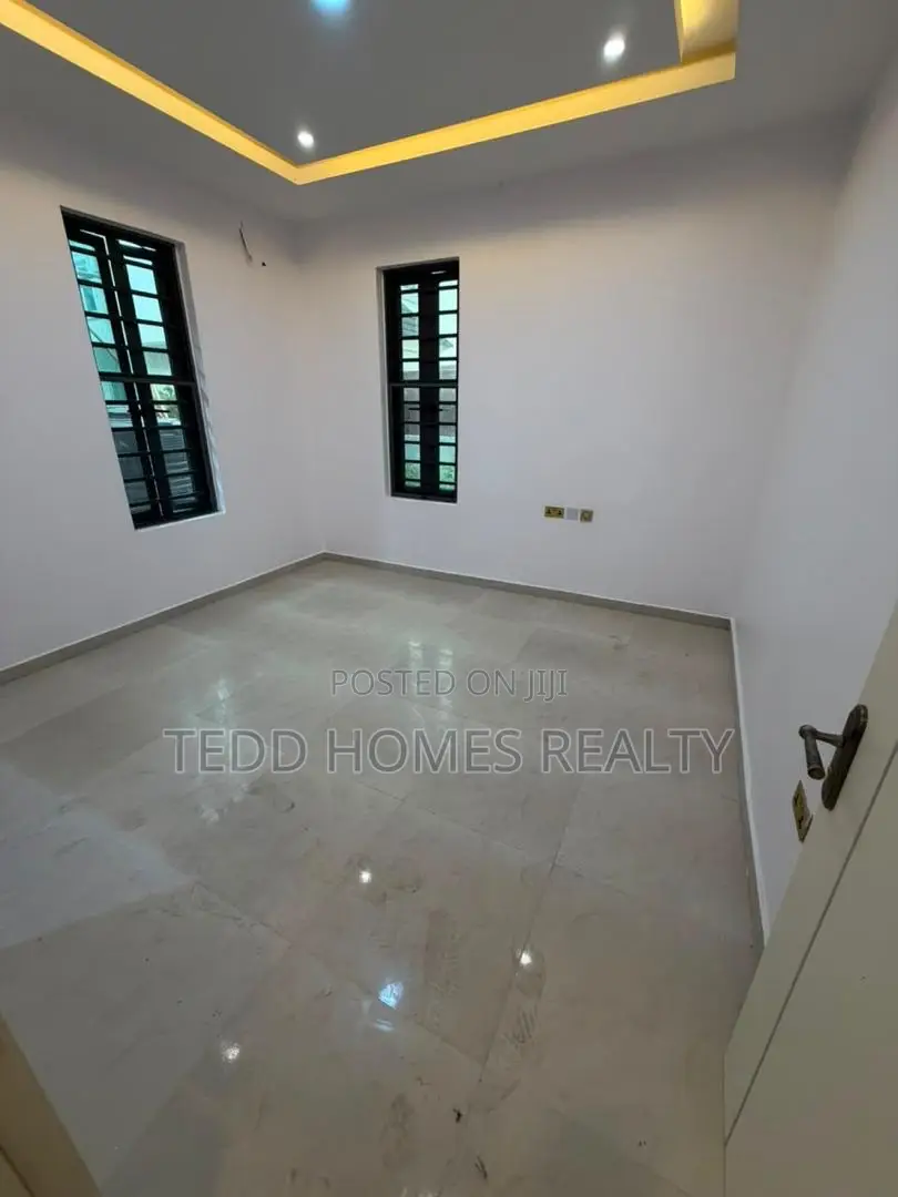 2bdrm Apartment in Royal Garden Estate, Off Lekki-Epe Expressway