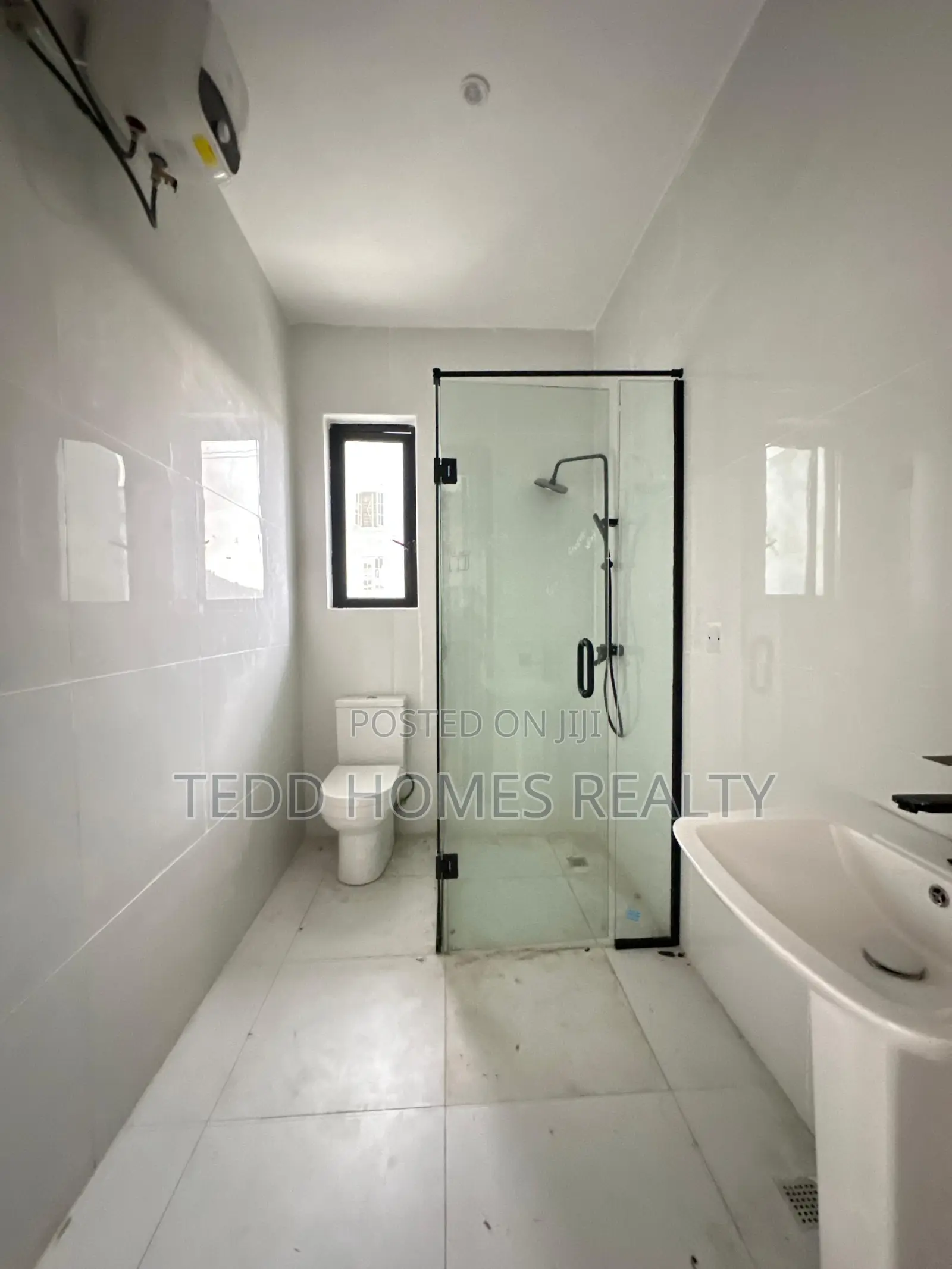 3bdrm Penthouse in Lekki for sale