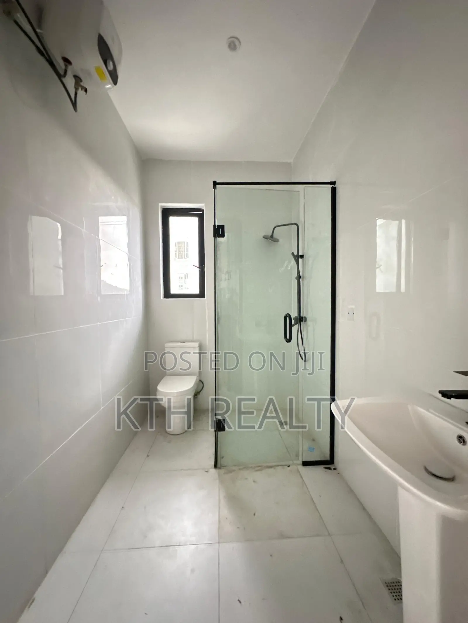 3bdrm Penthouse in Lekki for sale