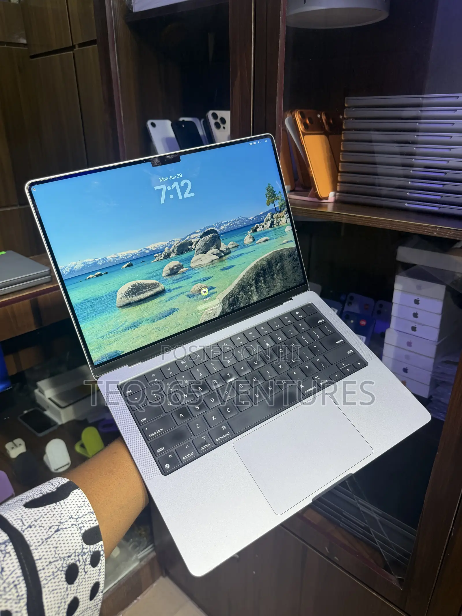 Laptop Apple MacBook Pro 32GB Apple M1 Pro SSD 1T