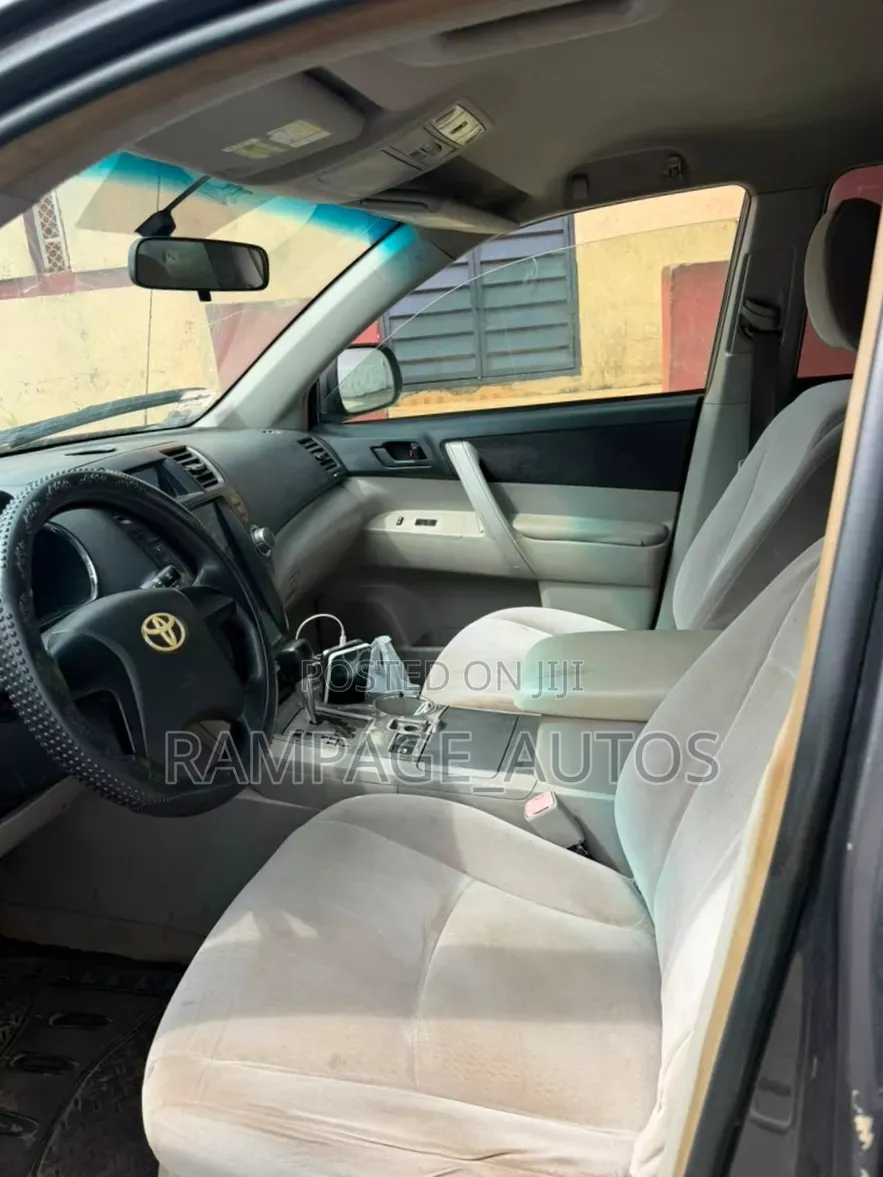 Toyota Highlander 2010 Gray