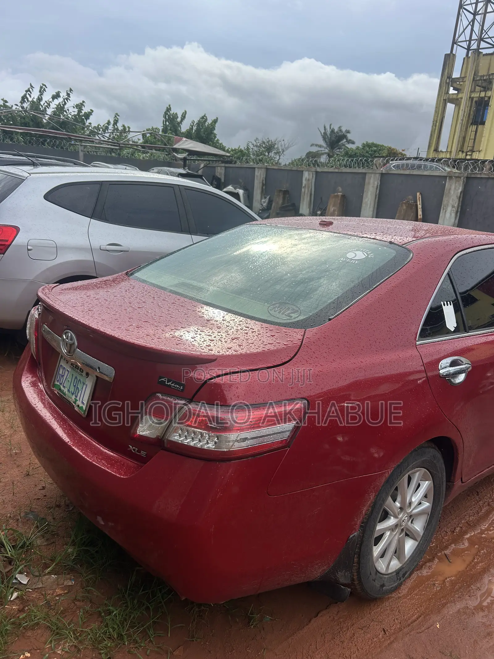 Toyota Camry XLE 4dr Sedan (2.5L 4cyl 6A) 2011 Red