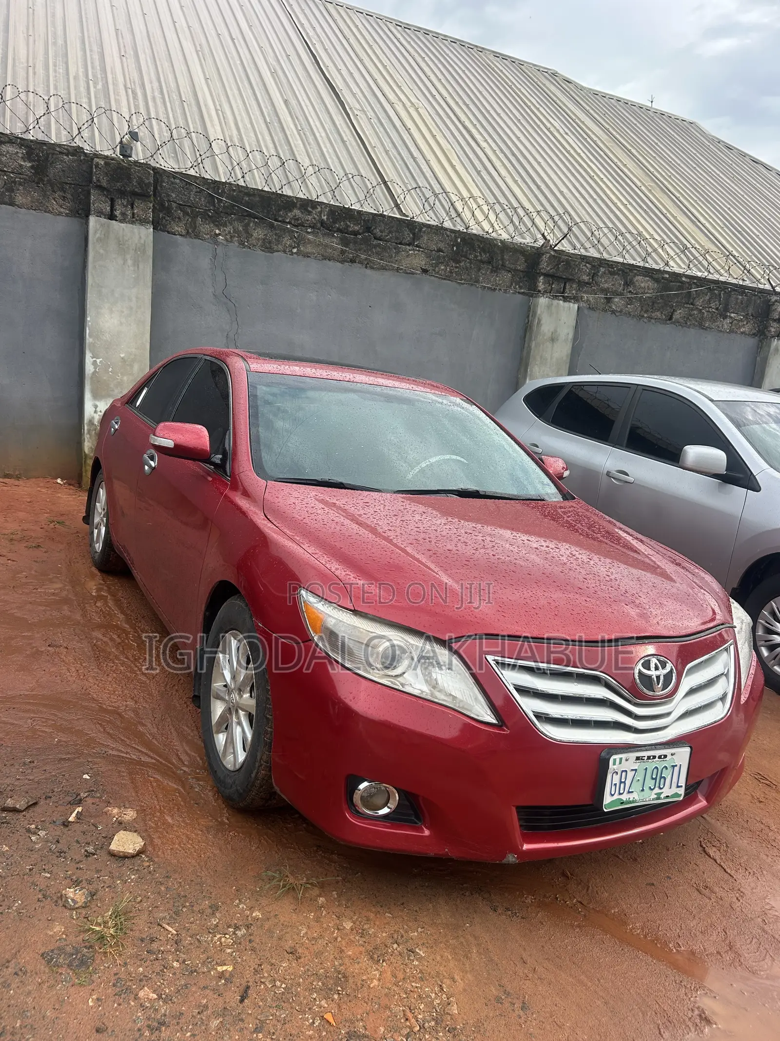 Toyota Camry XLE 4dr Sedan (2.5L 4cyl 6A) 2011 Red