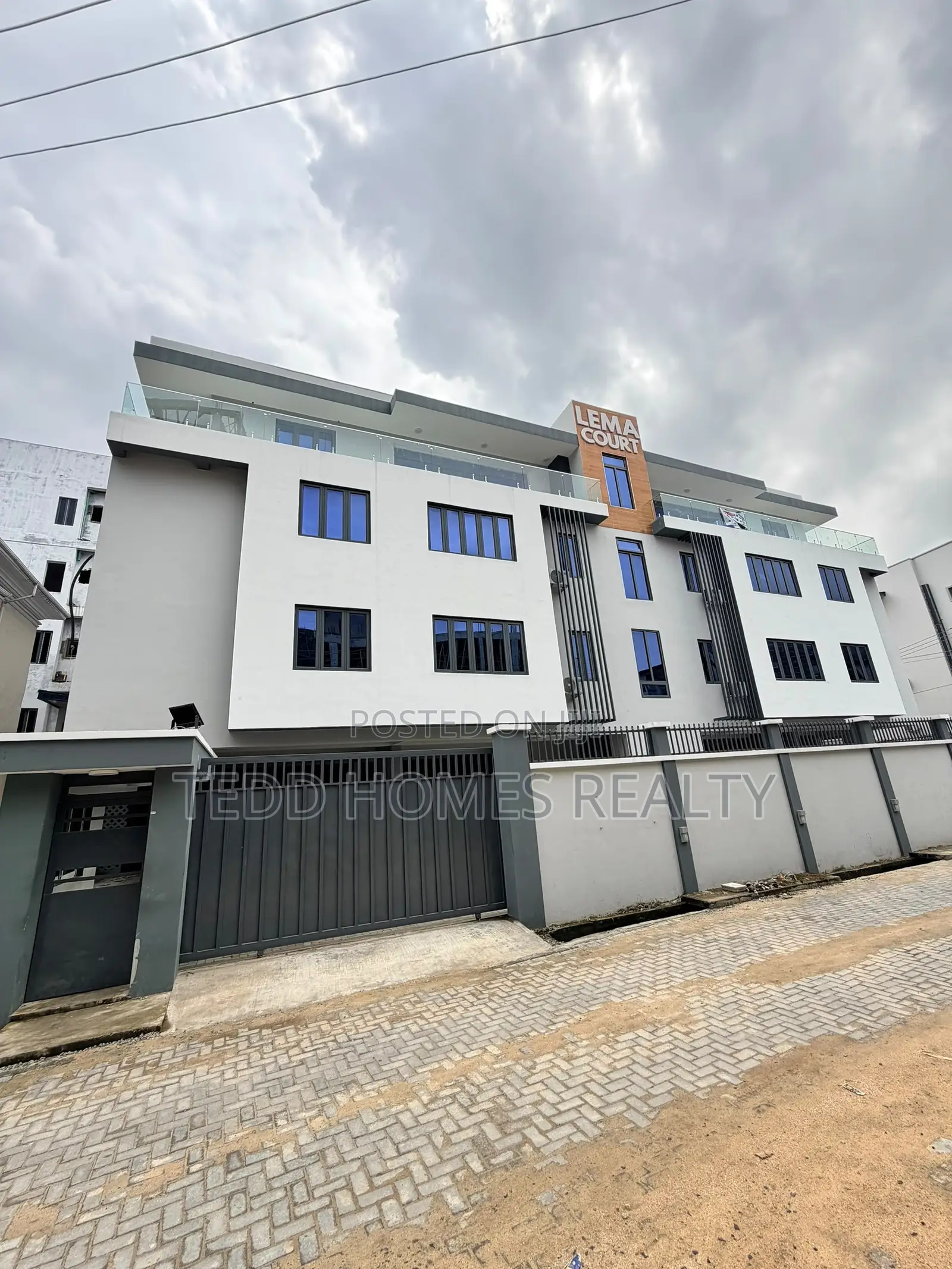 2bdrm Apartment in Lekki for sale