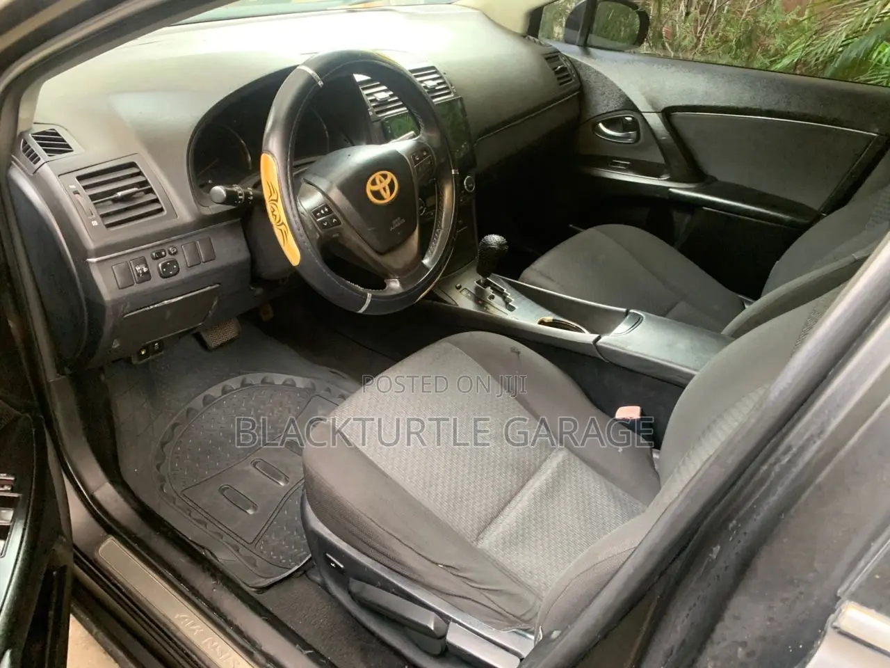 Toyota Avensis 2012 Black