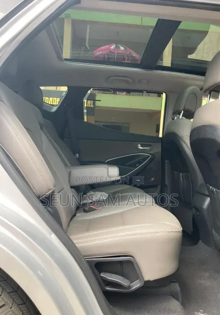 Hyundai Santa Fe Limited 4dr SUV AWD (3.3L 6cyl 6A) 2014 Silver