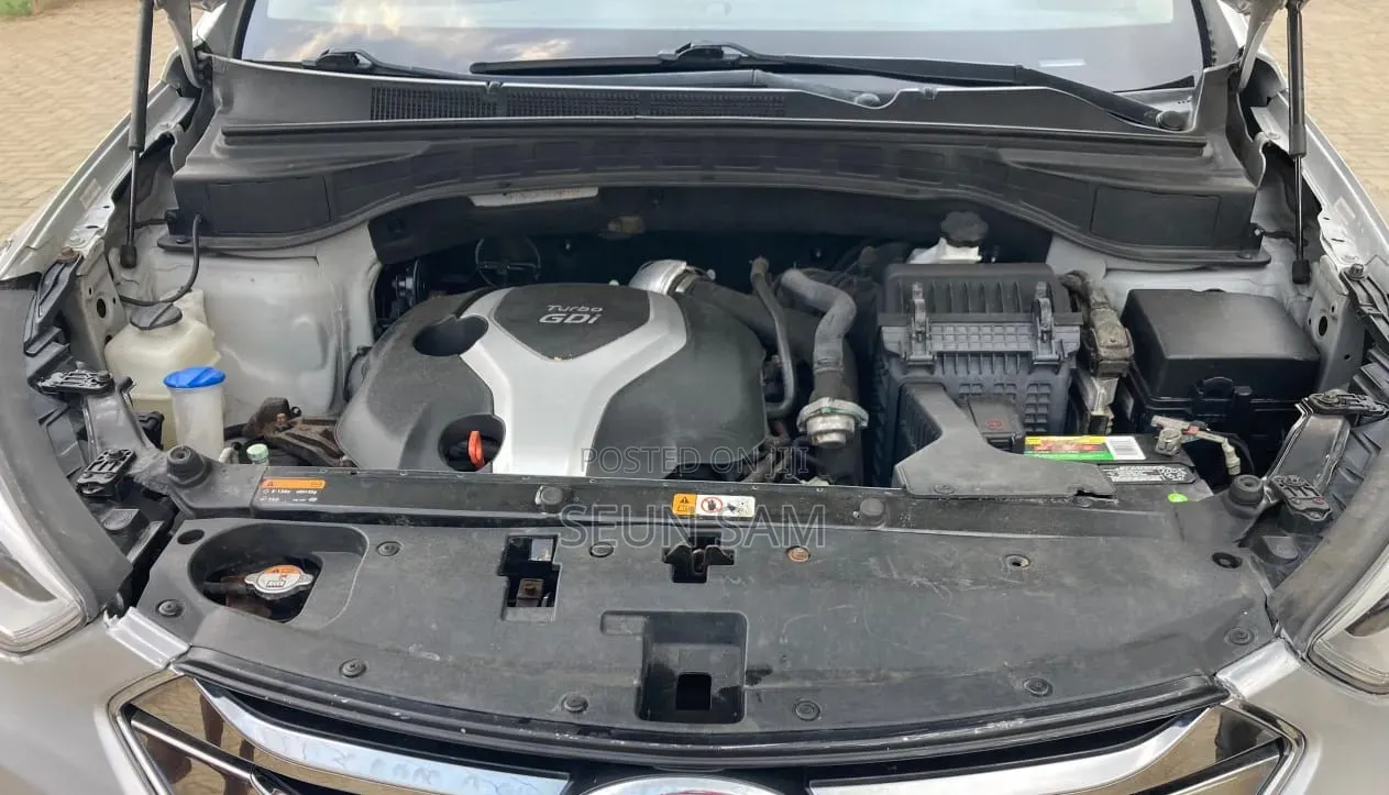 Hyundai Santa Fe Limited 4dr SUV AWD (3.3L 6cyl 6A) 2014 Silver