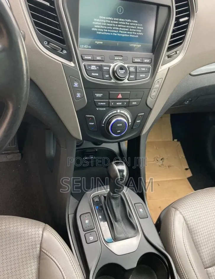 Hyundai Santa Fe Limited 4dr SUV AWD (3.3L 6cyl 6A) 2014 Silver
