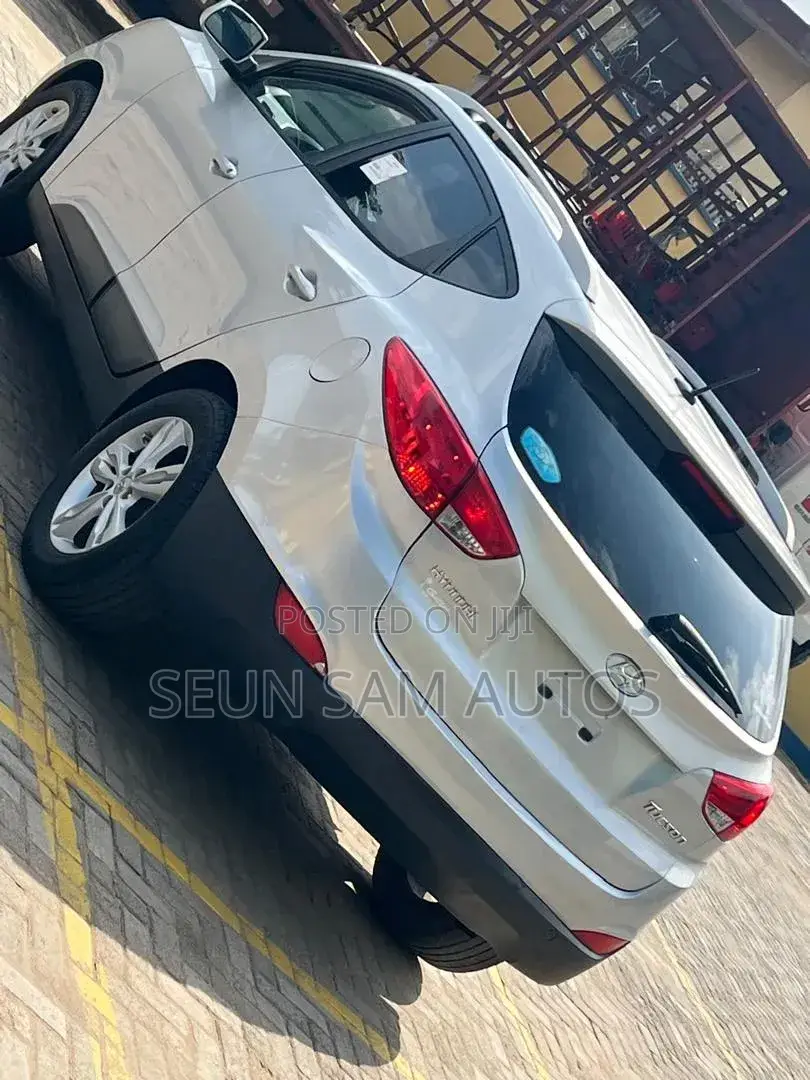 Hyundai Tucson Limited FWD 2011 Silver