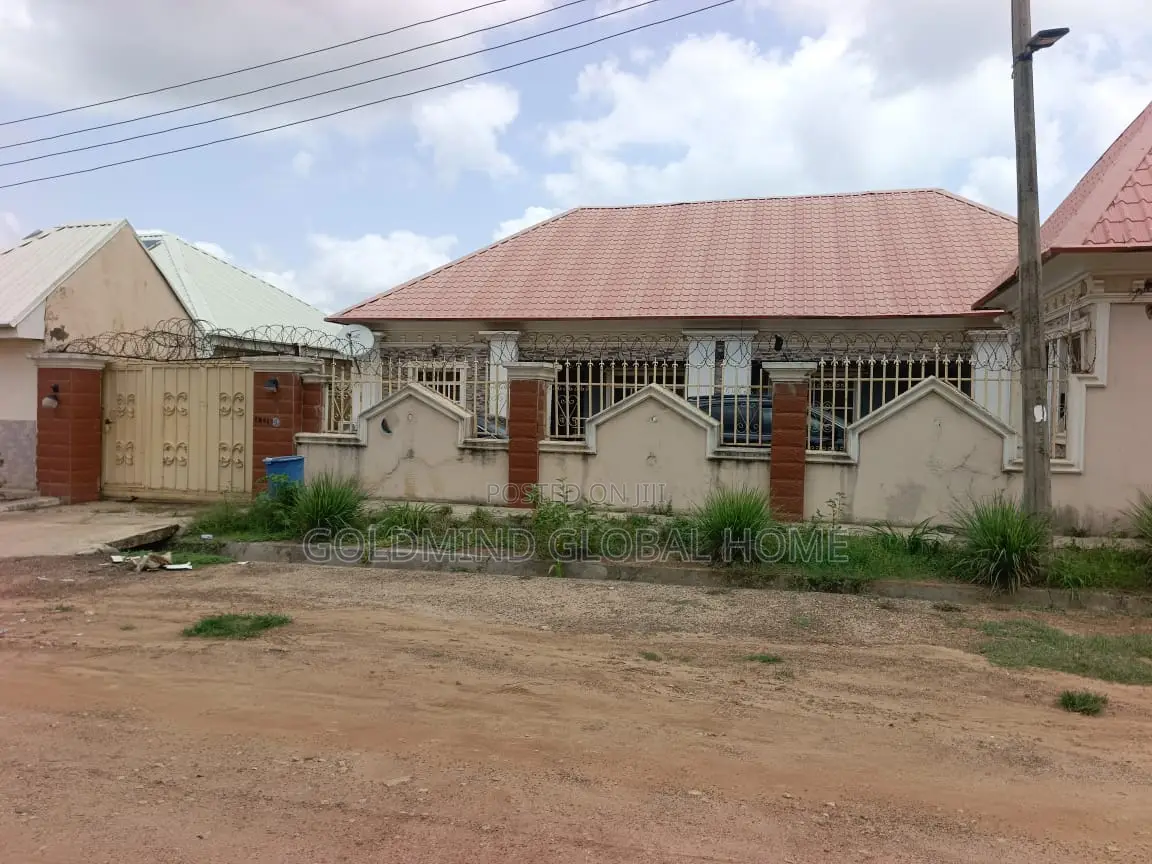2bdrm Bungalow in Fha Lugbe for sale