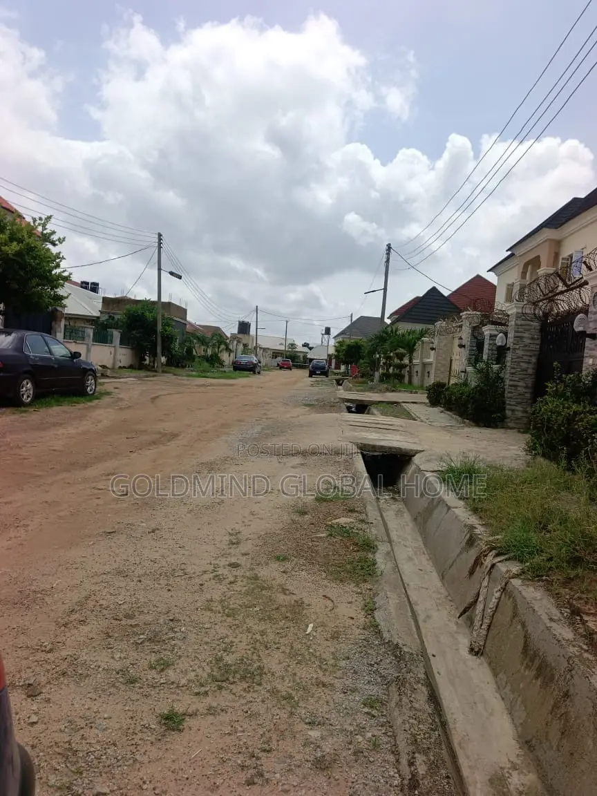 2bdrm Bungalow in Fha Lugbe for sale