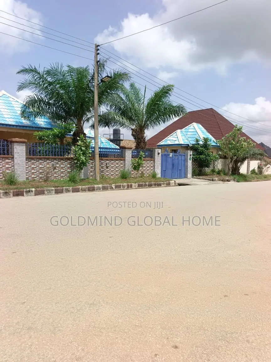 2bdrm Bungalow in Fha Lugbe for sale