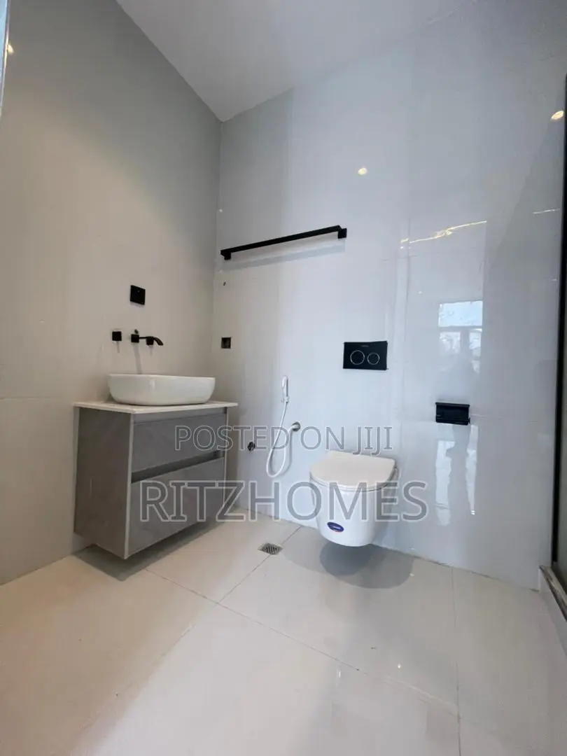 5bdrm Duplex in VGC / Ajah for sale