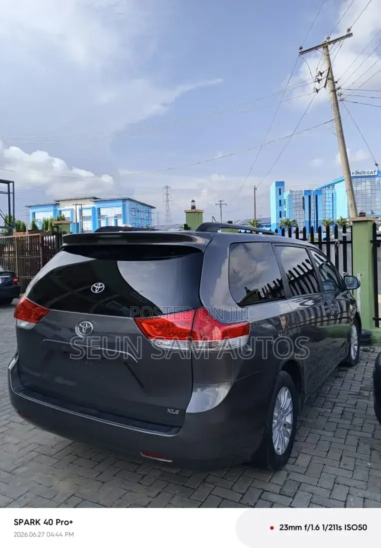 Toyota Sienna XLE 7 Passenger 2011 Gray