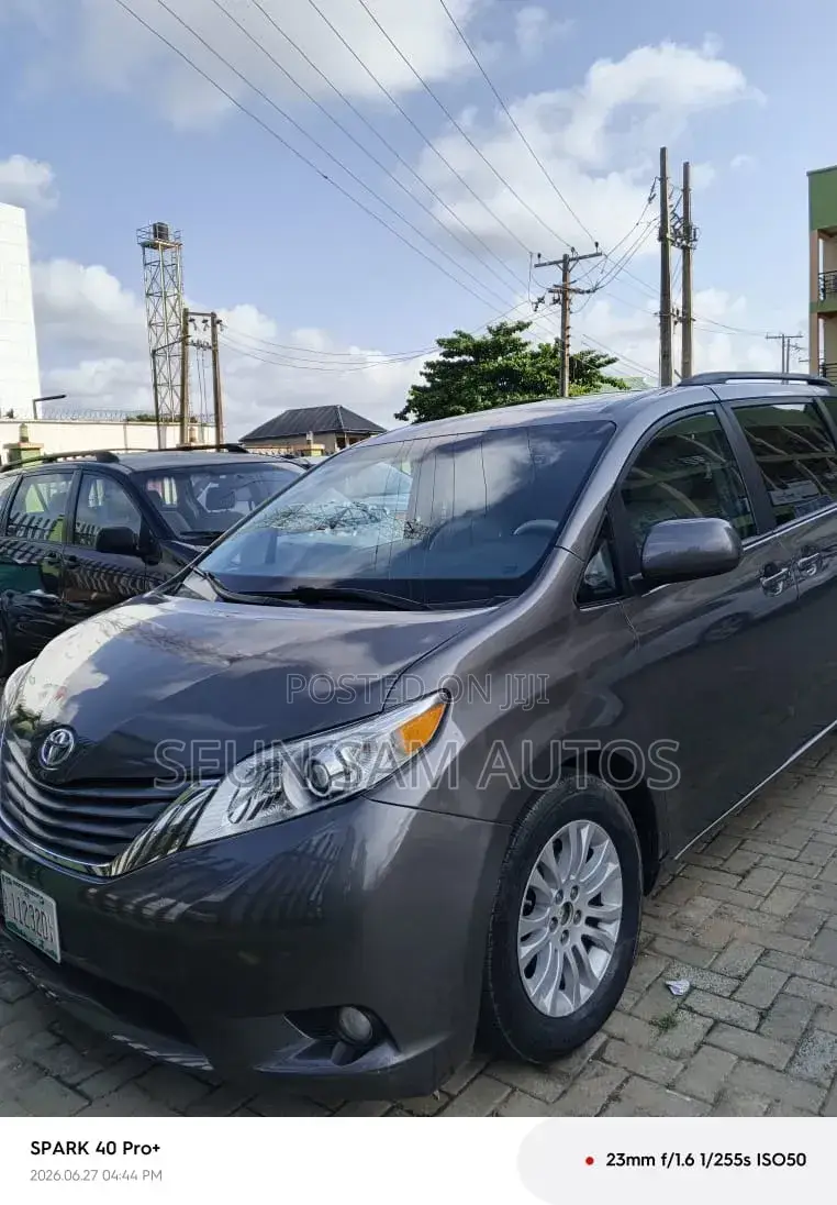 Toyota Sienna XLE 7 Passenger 2011 Gray