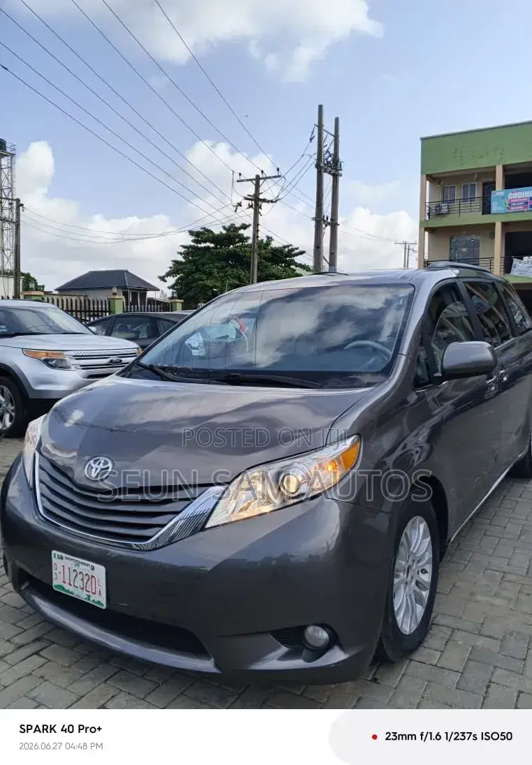 Toyota Sienna XLE 7 Passenger 2011 Gray