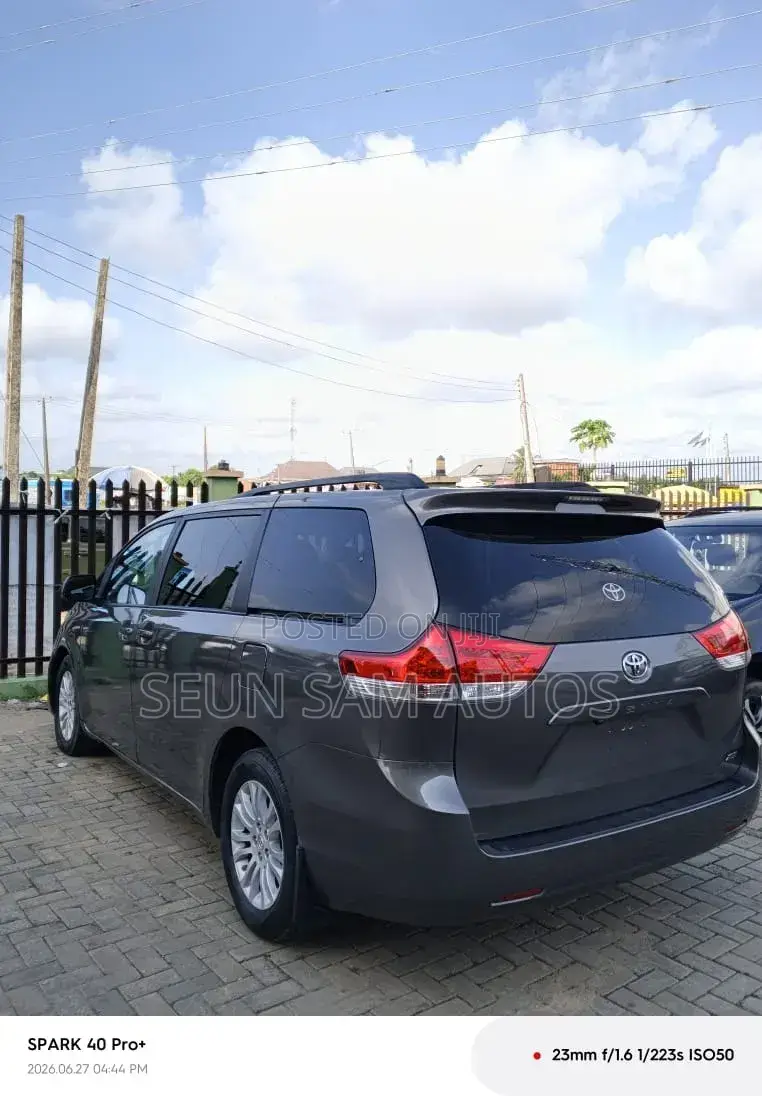 Toyota Sienna XLE 7 Passenger 2011 Gray