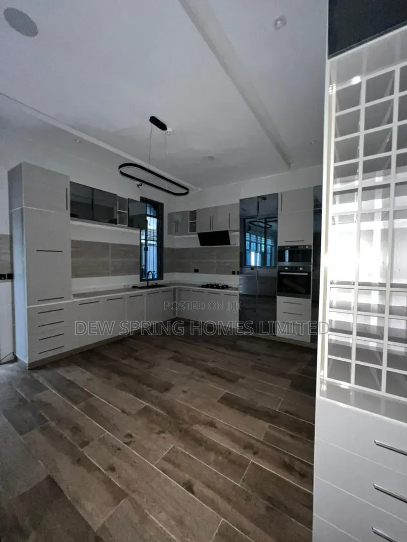 5bdrm Duplex in Ikoyi for sale