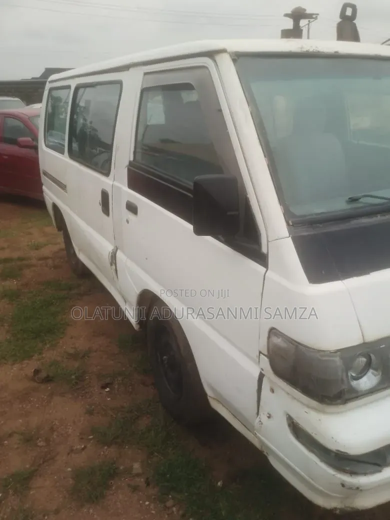 Mitsubishi L400 1998 White