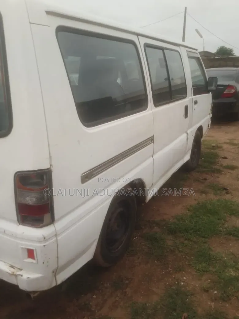 Mitsubishi L400 1998 White