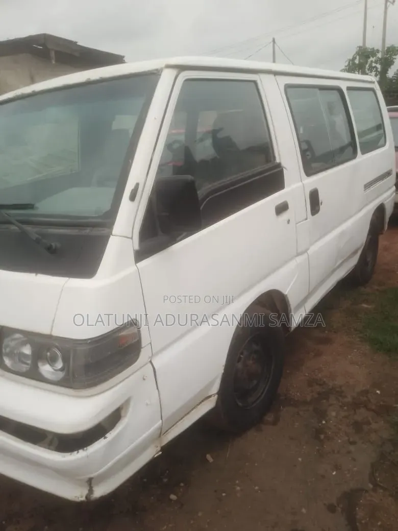Mitsubishi L400 1998 White