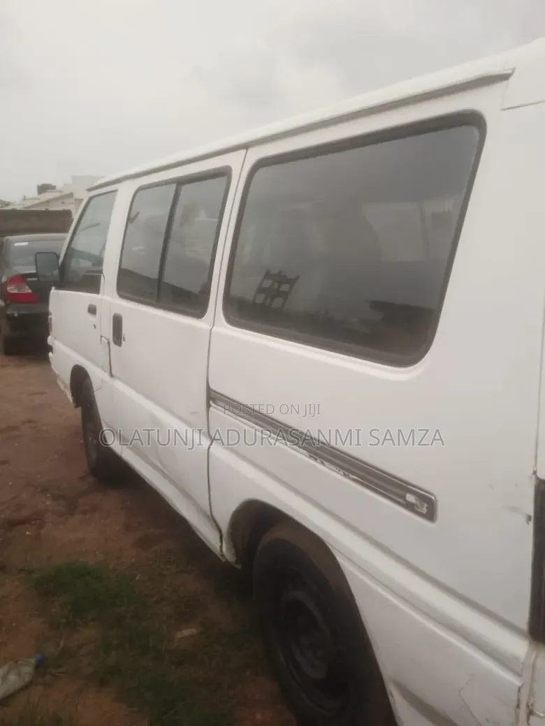 Mitsubishi L400 1998 White