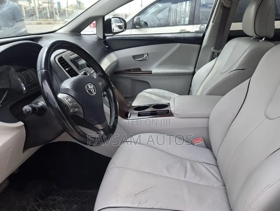 Toyota Venza 2010 Silver