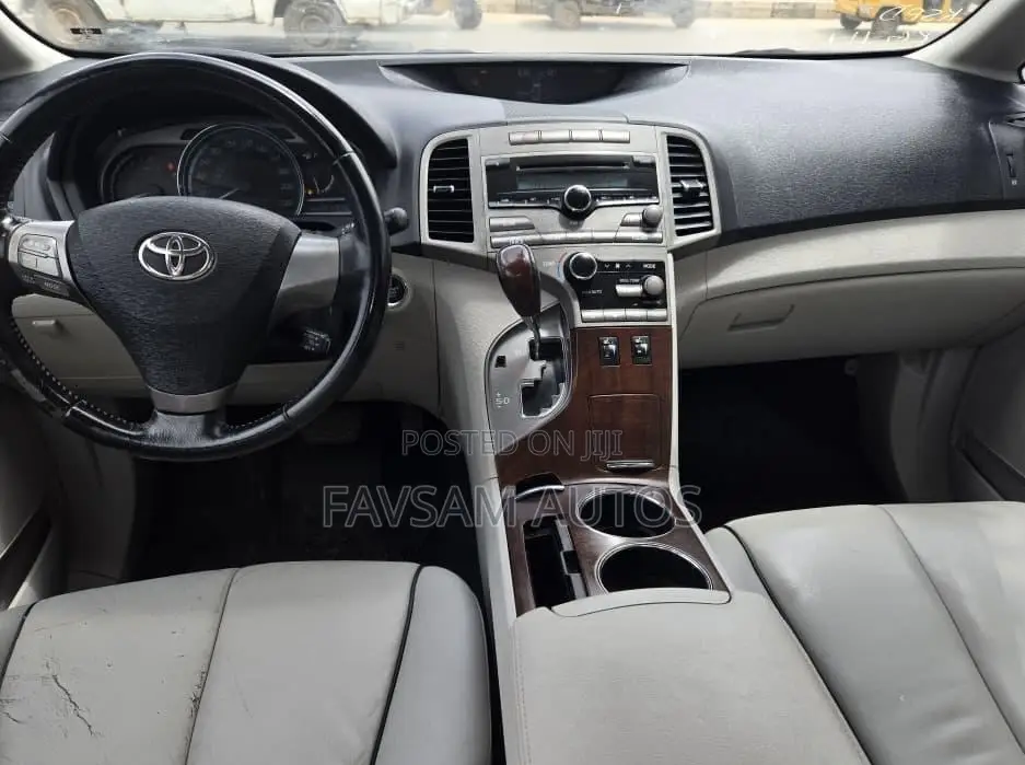 Toyota Venza 2010 Silver