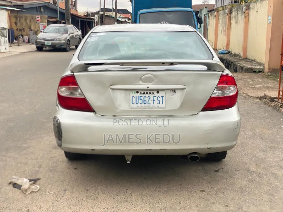 Toyota Camry 2004 Gold